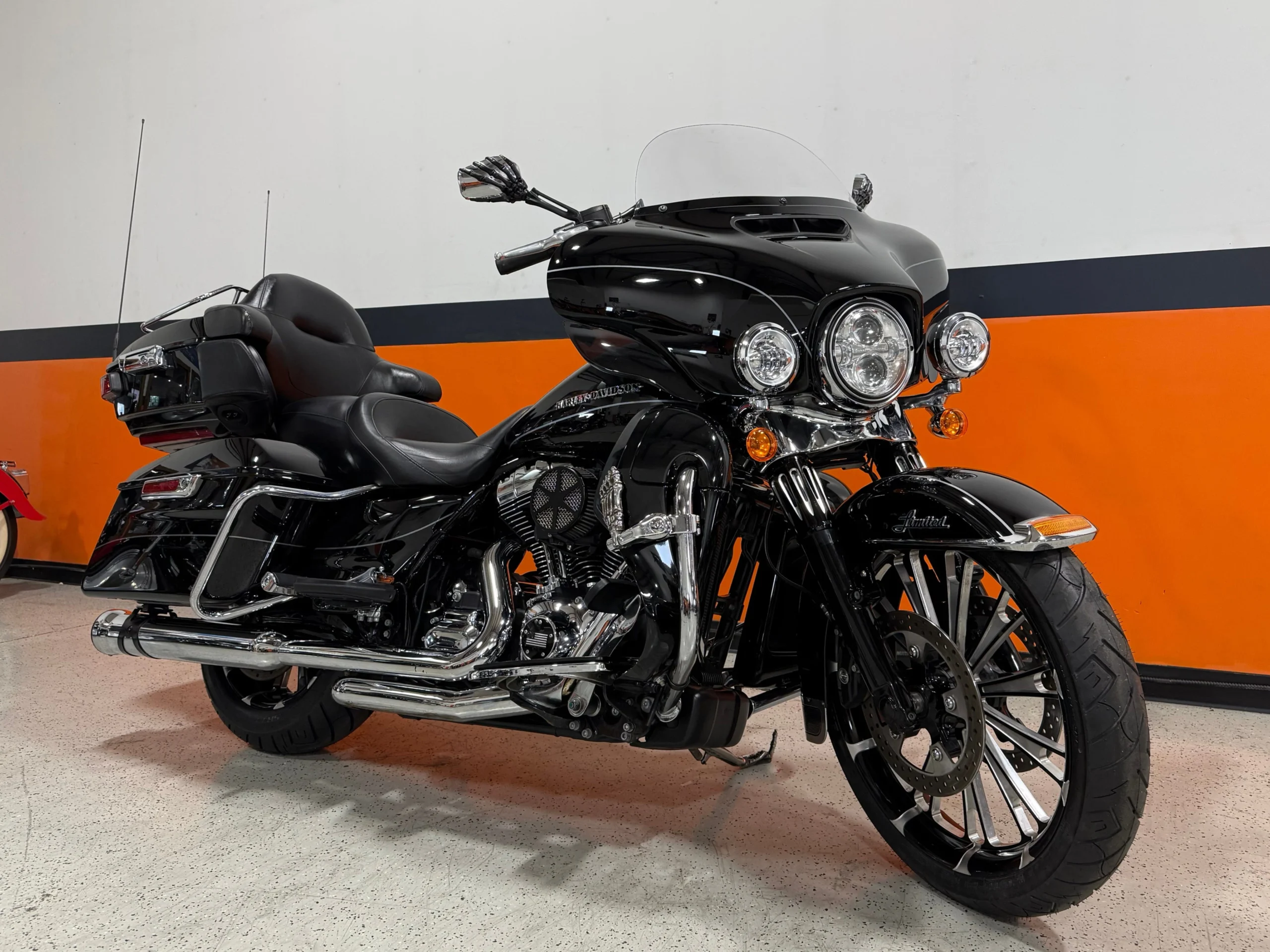 2015 Harley-Davidson Limited FLHTK Touring Bagger Apes, Wheel & Extras! - Image 2